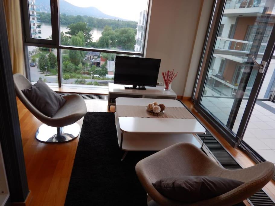 Imádnivaló medencés hotellakás szaunával. Budapest Extérieur photo