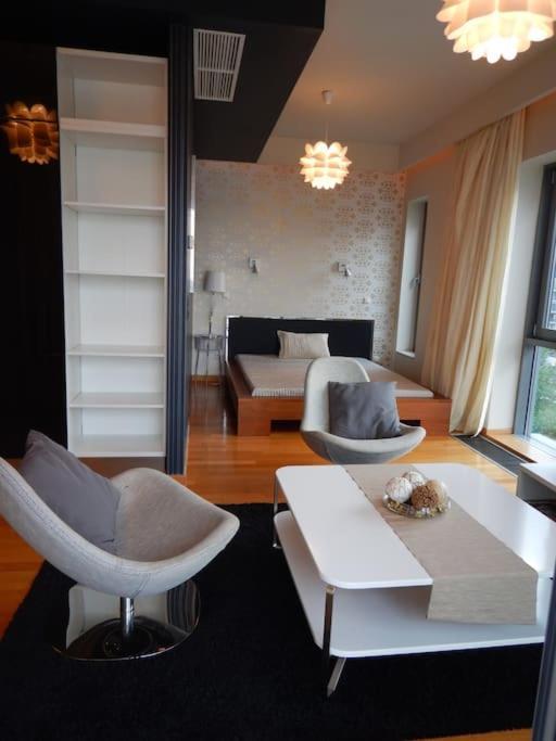 Imádnivaló medencés hotellakás szaunával. Budapest Extérieur photo